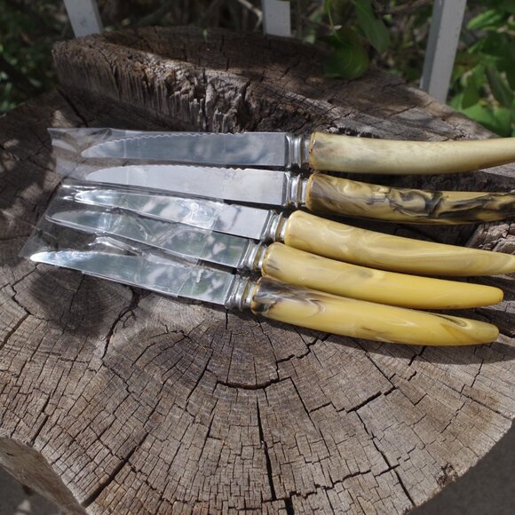 Vintage Bakelite Steak Knives - Picture 4 of 4
